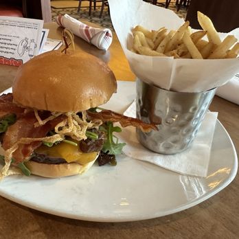 Silver Diner - Kickin short rib burger with fries - Breakfast & Brunch Near Me - Nottingham, Maryland Silver Diner - Kickin short rib burger with fries - Breakfast & Brunch Near Me - Nottingham, Maryland