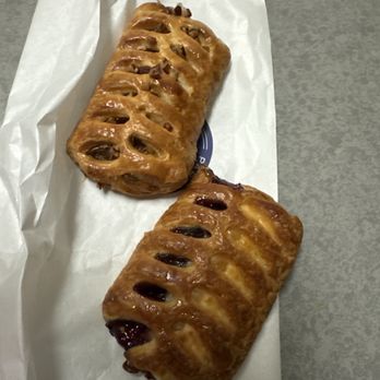 Paris Baguette - Blueberry Cream Cheese Pastry Maple Pecan Danish - Coffee & Tea Near Me - New York, New York