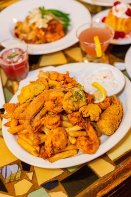 Roberto's River Road Restaurant by null