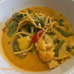 Thaise Snackbar Bird - Red Curry with Tofu (made by vegan by omitting the fish sauce)