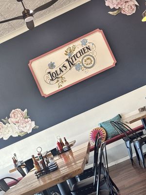 Lola’s Kitchen by null