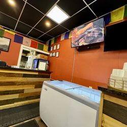 Everest Momo & Pizza - Inside
