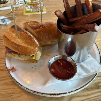 BB Cafe & Catering - pastermai - Cafes Near Me - Burbank, California