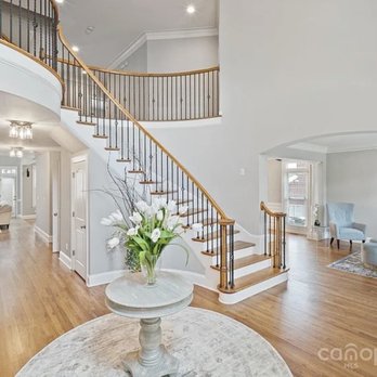 Lake Norman Staging and Design - Traditional elegance. - Home Staging Near Me Lake Norman Staging and Design - Traditional elegance. - Home Staging Near Me