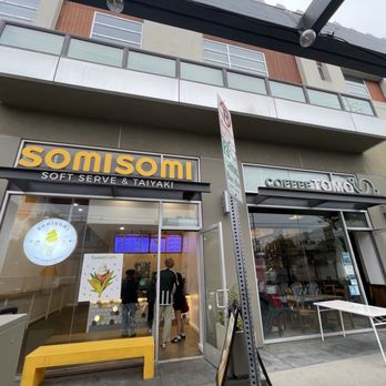 Somisomi - Outside of SOMISOMI sitting at the outdoor seating. - Ice Cream & Frozen Yogurt Near Me - Los Angeles, California Somisomi - Outside of SOMISOMI sitting at the outdoor seating. - Ice Cream & Frozen Yogurt Near Me - Los Angeles, California