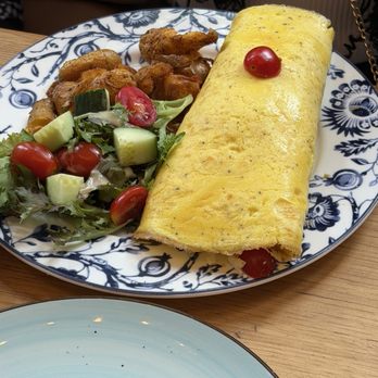 220 Merrill - Veggie omelette and it comes with a salad who knew? - New American Near Me - Birmingham, Michigan 220 Merrill - Veggie omelette and it comes with a salad who knew? - New American Near Me - Birmingham, Michigan