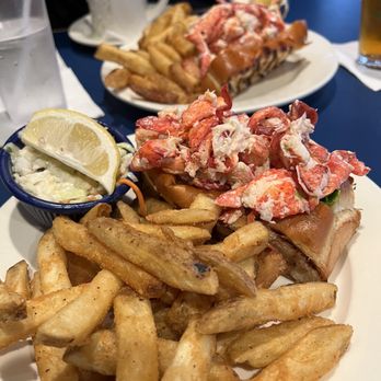 Boston Sail Loft - New England Lobster Roll - Bars Near Me - Boston, Massachusetts Boston Sail Loft - New England Lobster Roll - Bars Near Me - Boston, Massachusetts