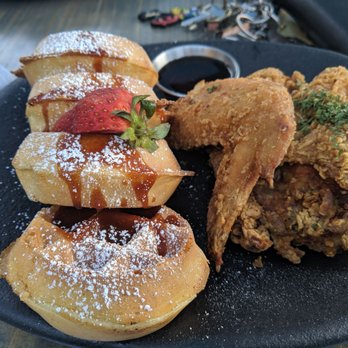 Taste Bar + Kitchen - Cocktail Bars Near Me - Houston, Texas