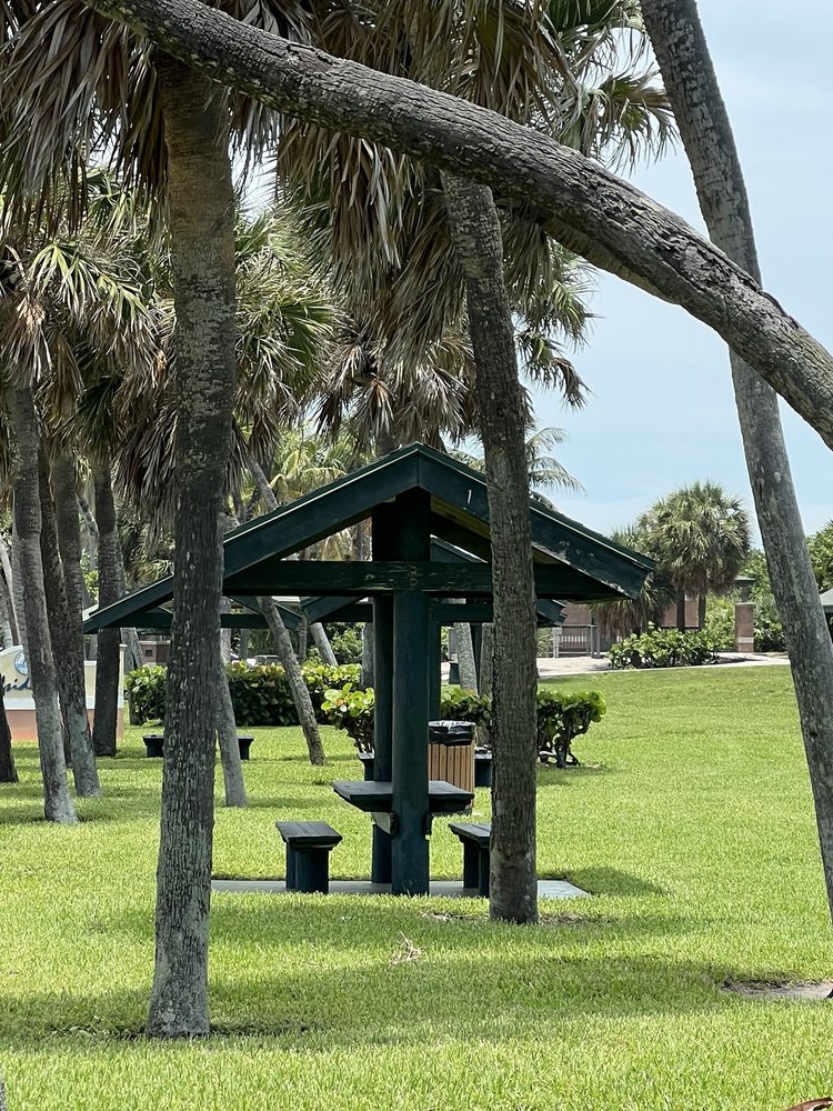 Surfside Park Logo