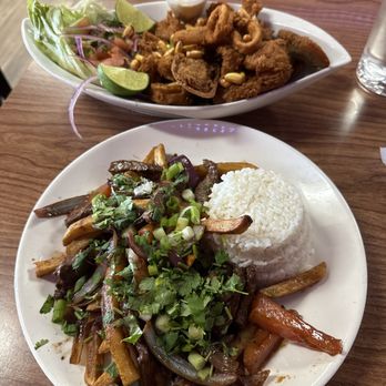 El Pollo Peruano - Lomo Saltaldo and Jalea de Mariscos. Delicioso - Peruvian Near Me - Carson, California
