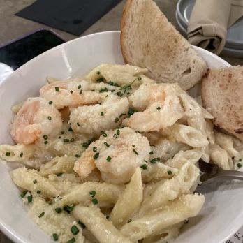 Luna Bistro Cafe - Shrimp Pasta - New American Near Me - Long Beach, California Luna Bistro Cafe - Shrimp Pasta - New American Near Me - Long Beach, California
