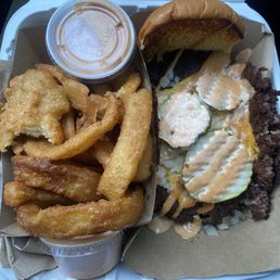 Smash burger and onion rings Smash burger and onion rings