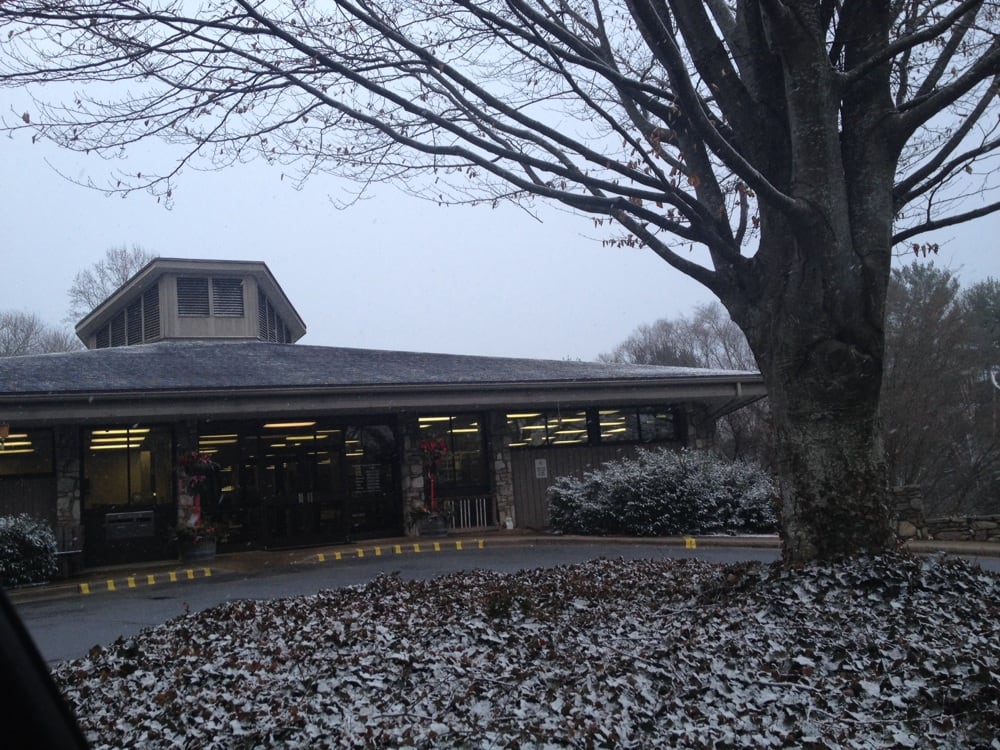 HAYWOOD COUNTY PUBLIC LIBRARY Updated September 2024 678 S Haywood