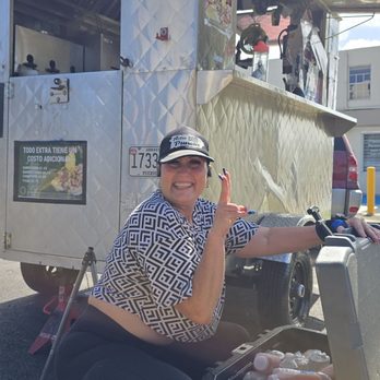 Perras K-Lientes - Owner who is a sassy badass. - Food Trucks Near Me - Levittown, Puerto Rico