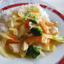 Sawatdy Thai-China-Restaurant - Gelbes Thai Curry mit Huhn und Reis