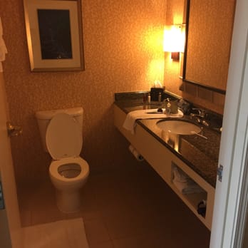 Seattle Marriott Waterfront - Queen waterfront bathroom - Hotels Near Me - Seattle, Washington Seattle Marriott Waterfront - Queen waterfront bathroom - Hotels Near Me - Seattle, Washington