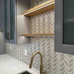 GloRem - Floating shelves, backsplash, custom wet bar