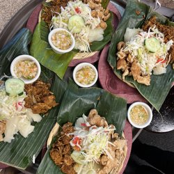 Restaurant El Gallo Pinto - Vigoron
Chicharron, Cerdo y Yuca
Pork Skin, Fried pork and Cassava