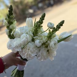 Mike’s Flowers - Bride bouquet