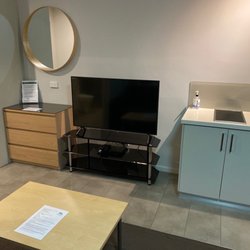 Boathouse Resort Motel - TV unit, couch