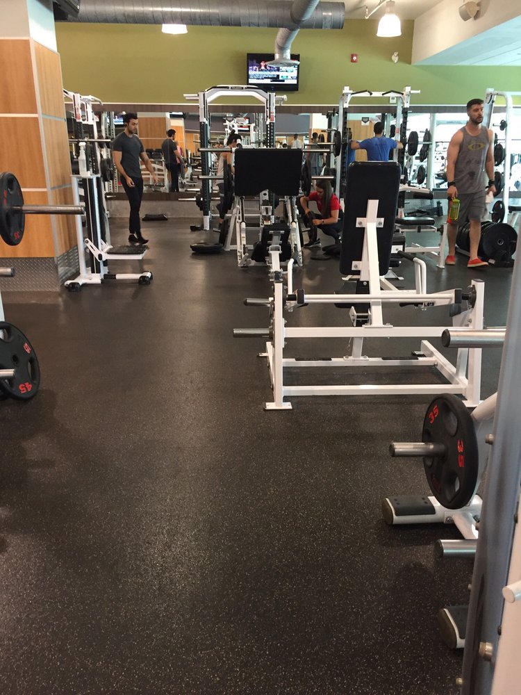 goodlife gym bag size