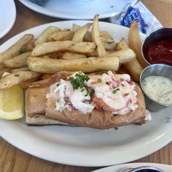 Fishwives - Lobster roll - Seafood Near Me - Pasadena, California