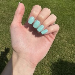 Novi Nail Lounge - Dip manicure