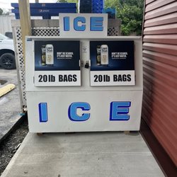 T J'S DISCOUNT BEVERAGE - Ice Machine