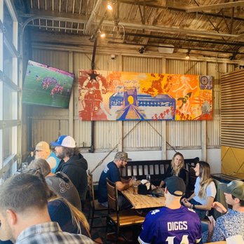 Transmission Brewing - Side lounge with TV and games - Breweries Near Me - Ventura, California