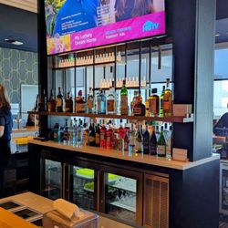 Alaska Lounge - Terminal 1 - Bar in the back