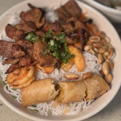 Pho Saigon 8 - Bun Tom Thit Nuong / Grilled Shrimp & Sliced Pork with Rice Vermicelli