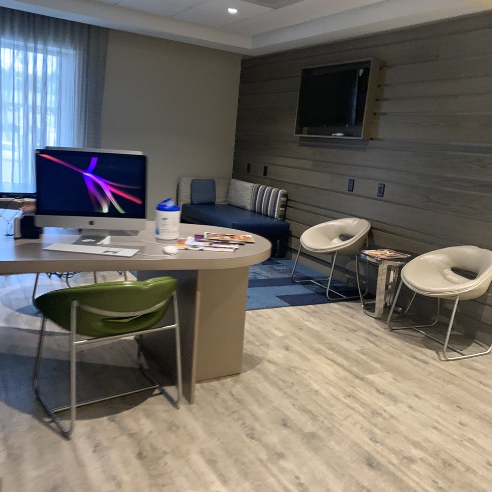 EVEN Hotel Norwalk - Lounge area - Hotels Near Me - Norwalk, Connecticut