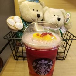 星巴克 - Frozen Mango Hibiscus Tea with Pomegranate Pearls