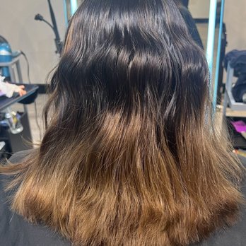 Aisha's Salon & Spa - This is a photo of my hair before I went to another salon to fix it. The new stylist took this before starting the work. - Hair Salons Near Me - Houston, Texas Aisha's Salon & Spa - This is a photo of my hair before I went to another salon to fix it. The new stylist took this before starting the work. - Hair Salons Near Me - Houston, Texas