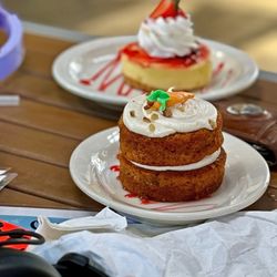 City Cafe & Bakery - Carrot Cake & Strawberry Cheesecake