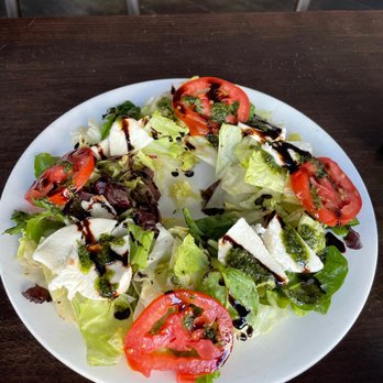 Koreatown Pizza - Fresh Tomato and Mozzarella Salad - Pizza Near Me - Los Angeles, California Koreatown Pizza - Fresh Tomato and Mozzarella Salad - Pizza Near Me - Los Angeles, California