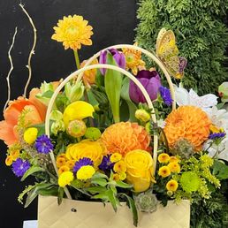 Fashion Bag Bouquet by Charlene. Birthday celebration arrangement. Fashion Bag Bouquet by Charlene. Birthday celebration arrangement.