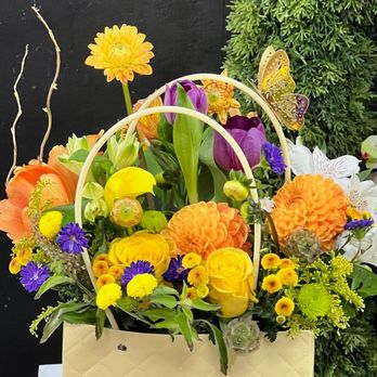 Cerritos Hills Florist - Fashion Bag Bouquet by Charlene. Birthday celebration arrangement. - Florists Near Me - Cerritos, California Cerritos Hills Florist - Fashion Bag Bouquet by Charlene. Birthday celebration arrangement. - Florists Near Me - Cerritos, California