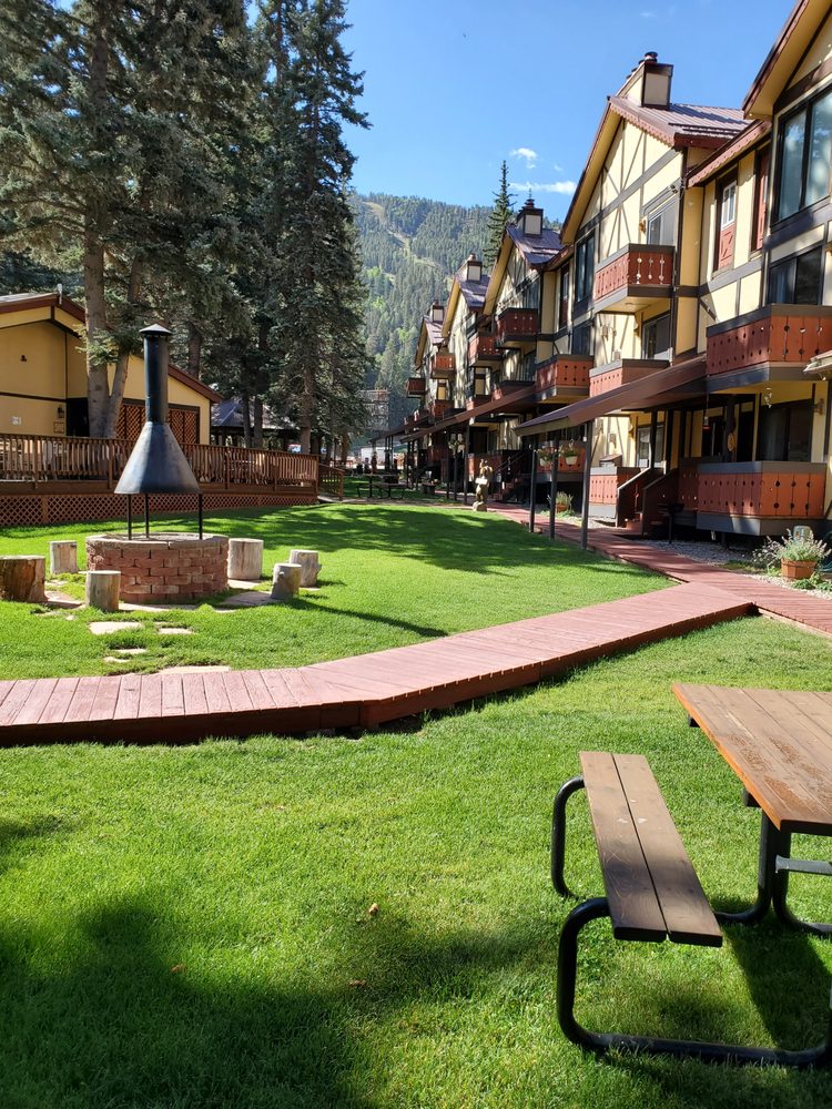 AUSLANDER CONDOMINIUMS Updated June 2024 12 Photos 303 Pioneer Rd