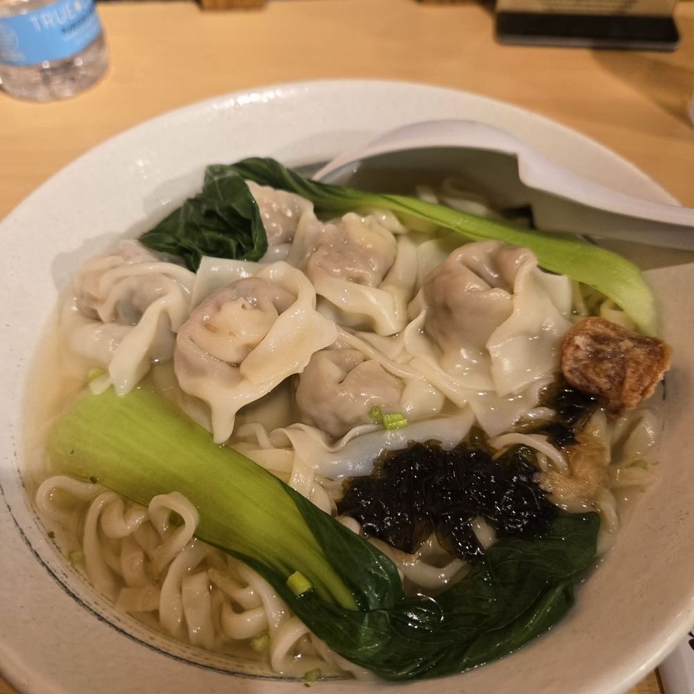 Wonton soup bowl with add on noodles
