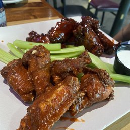 Spicy Garlic Wings & BBQ Wings