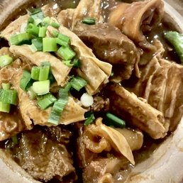 Braised Beef W. Daikon Casserole 牛腩蘿卜煲