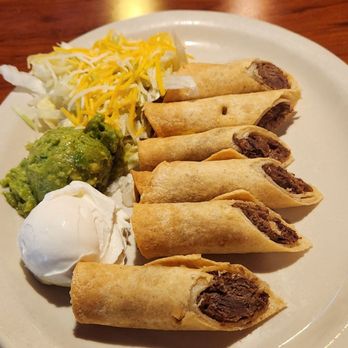 Carnitas Express - 3 shredded beef taquitos appetitezer - Mexican Near Me - Murrieta, California