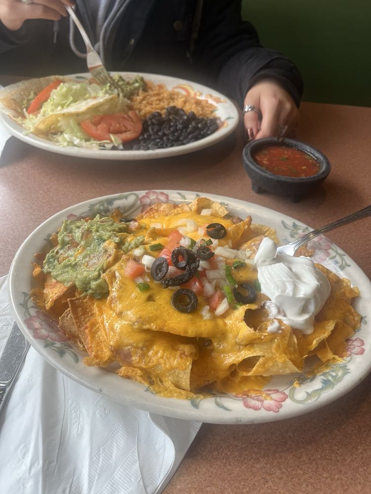 Ixtapa Mexican Restaurant Logo