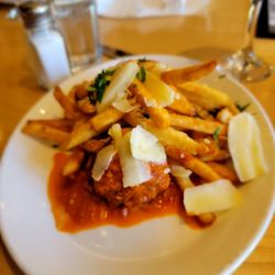 Meatballs with fries