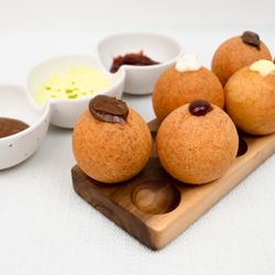 Mr Elo - Los mejores buñuelos rellenos de todo Atlanta. Colombian Buñuelos stuffed with Nutella, guava, dulce de leche and more.