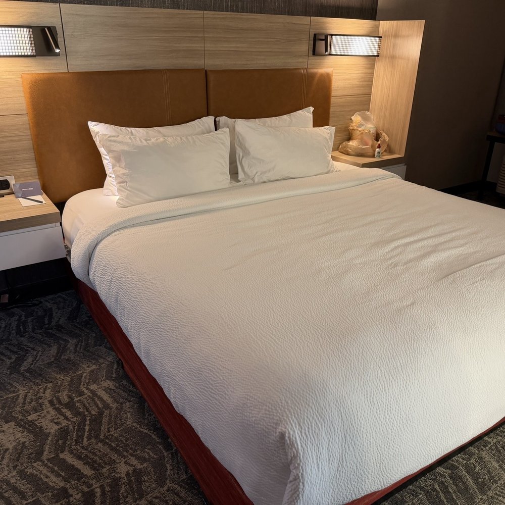 SpringHill Suites by Marriott Franklin Mint - King size bed w/ end tables & lights - Hotels Near Me - Franklin, Kentucky