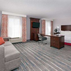 Hampton Inn & Suites Orlando Airport @ Gateway Village - Guest room