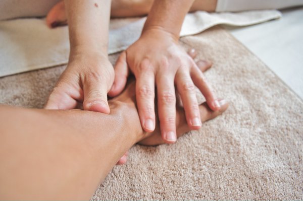 pain relief massage - pain relief massage for neck, shoulders, back, hands and feet and other trouble areas. Book your pain relief session on our website today.