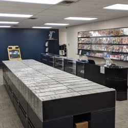 204Comics - Back issues, front counter